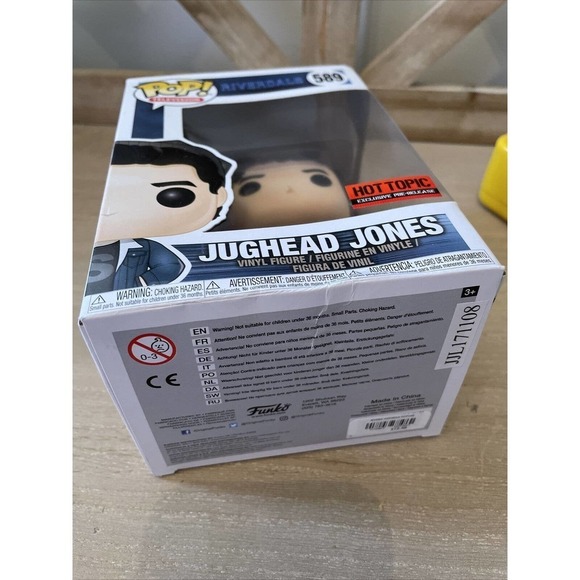 Funko Pop! TV: Riverdale - Jughead Jones #589 Vinyl Figure - Picture 2 of 5